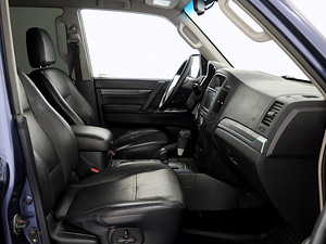 Mitsubishi Pajero Luxury ATM 3.2 DI-D 125kW (6 foto / 8)