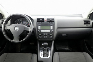 Volkswagen Golf Comfortline ATM 1.6 75kW (5 foto / 7)