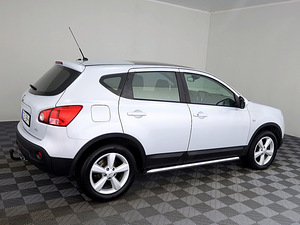 Nissan Qashqai Comfort 4x4 ATM 2.0 dCi 110kW (3 foto / 8)