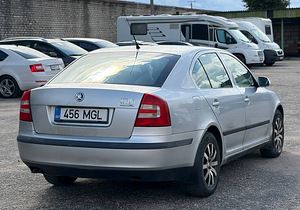 SKODA OCTAVIA (5 фото из 7)