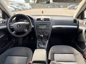 SKODA OCTAVIA (6 фото из 7)