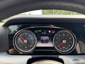 MERCEDES-BENZ E 350 E (10 фото из 11)