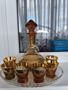 Vintage joogikomplekt (likööri või konjaki jaoks) merevaigukarva klaasist (3 foto / 4)