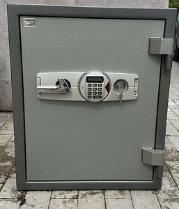 Kaks seifi Ise järele tulla. (1 foto / 10)