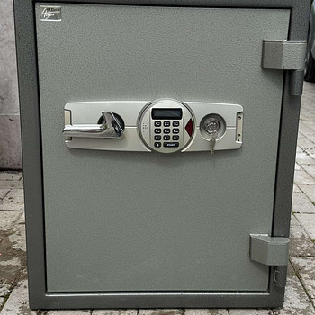 Kaks seifi Ise järele tulla.