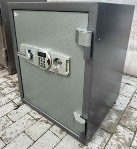 Kaks seifi Ise järele tulla. (2 foto / 10)