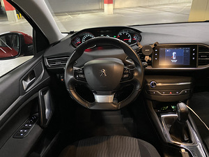 Peugeot 308 (5 фото из 6)