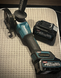 Комплект аккумуляторной угловой шлифмашины MAKITA GA005G 40V (1 фото из 9)