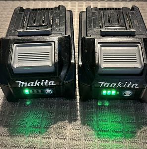 Комплект аккумуляторной угловой шлифмашины MAKITA GA005G 40V (4 фото из 9)