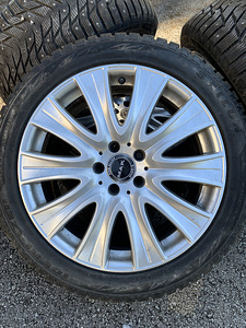 Комплект резины 245/45 R18 (5 фото из 5)