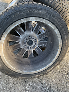 Комплект резины 245/45 R18 (3 фото из 5)