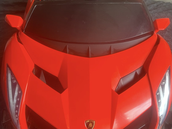 Laste elektriauto Lamborghini puldiga