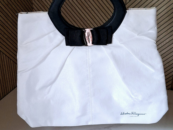 Тканевая сумочка Salvatore Ferragamo.