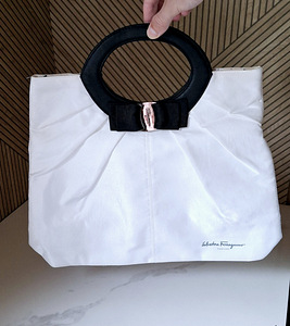 Тканевая сумочка Salvatore Ferragamo. (1 фото из 7)