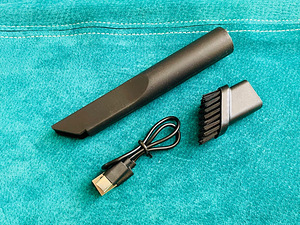 Laetava akuga (USB-C) väike tolmuimeja kahe otsikuga (7 foto / 10)