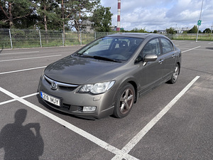 Honda Civic 1.8 bensiin, 103 kW, 2007a (2 foto / 5)