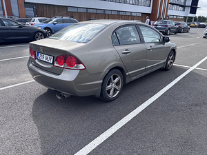 Honda Civic 1.8 bensiin, 103 kW, 2007a (4 foto / 5)
