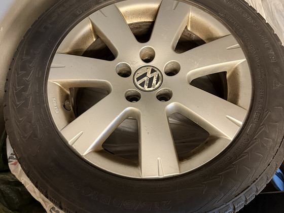 VW originaal valuveljed R16 5x112 ET42 + Nokian naastrehvid