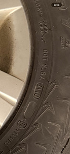 Оригинальные литые диски VW R16 5x112 ET42 + шипованные шины Nokian (5 фото из 6)