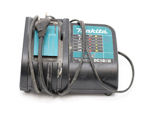 Laadija Makita DC18SD 14.4V/18V (2 foto / 2)