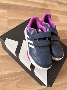 Кроссовки Adidas 32 (1 фото из 2)