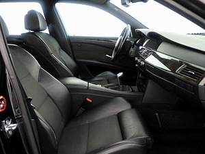 BMW 523 Sportpakett Facelift 2.5 140kW (6 foto / 9)
