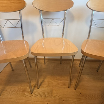 Müüa 4 Itaalias valmistatud söögitooli