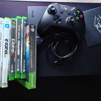 Xbox One X 1TB + 10 mängu