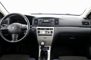 Toyota Corolla Linea Sol Facelift 1.6 81kW (5 foto / 8)