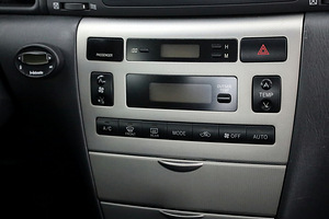 Toyota Corolla Linea Sol Facelift 1.6 81kW (8 foto / 8)