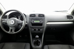 Volkswagen Golf Comfortline 1.6 75kW (5 foto / 7)