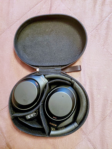 Продам наушники Sony WH 1000 XM 4 (2 фото из 2)