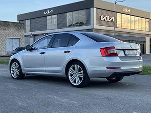 SKODA OCTAVIA (6 фото из 11)