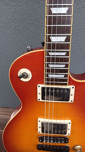 Edwards Les Paul elektrikitarr koos kohvriga (3 foto / 10)