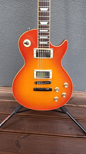 Edwards Les Paul elektrikitarr koos kohvriga (5 foto / 10)