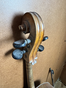 Старинная европейская виолончель — для реставрации (7 фото из 10)