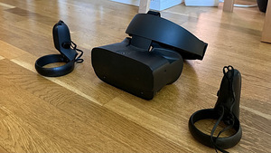 VR-очки Oculus Rift S (2 фото из 8)