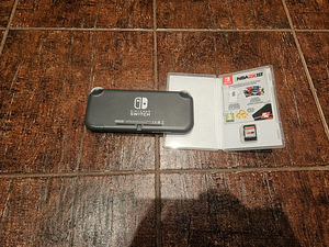 Nintendo Switch Lite + Game (2 foto / 2)