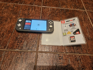 Nintendo Switch Lite + Game (1 foto / 2)