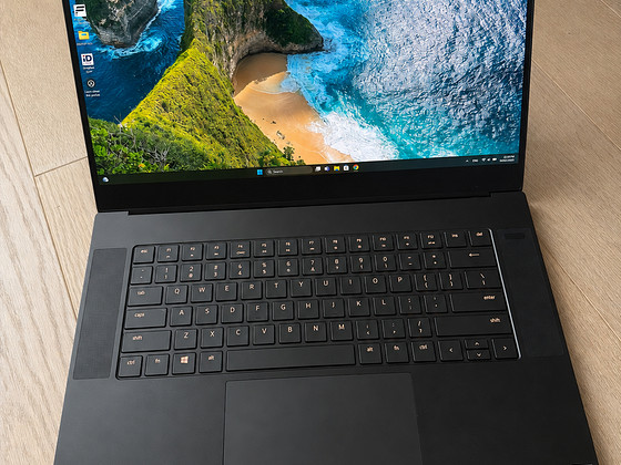 Razer Blade 15: i7-10875H, RTX 2080, 16 ГБ RAM, 1 ТБ SSD, 4K