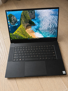 Razer Blade 15: i7-10875H, RTX 2080,16 GB RAM, 1 TB SSD, 4K (1 foto / 2)