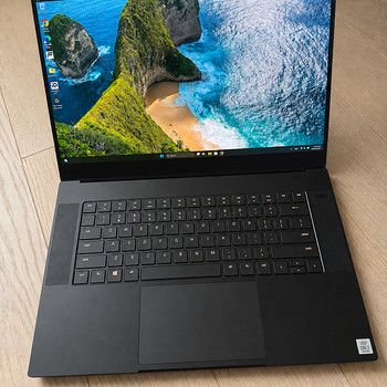 Razer Blade 15: i7-10875H, RTX 2080, 16 ГБ RAM, 1 ТБ SSD, 4K