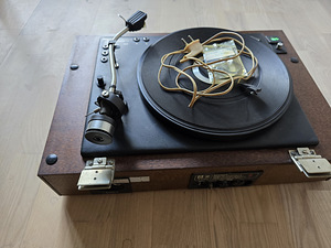 Проигрыватель виниловых пластинок RADIOTEHNIKA 001-STEREO (3 фото из 4)