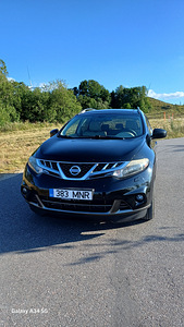 Nissan (1 foto / 12)
