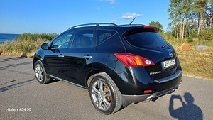 Nissan (12 foto / 12)