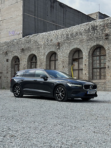 Volvo V60 2019 (2 foto / 14)