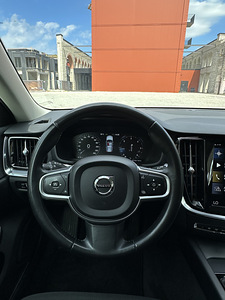 Volvo V60 2019 (10 foto / 14)