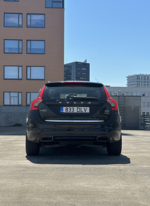 Volvo V60 2014 D6 Plug-In Hybrid (6 foto / 15)