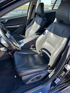 Volvo V60 2014 D6 Plug-In Hybrid (8 foto / 15)