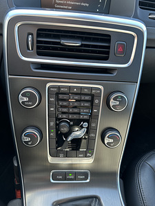 Volvo V60 2014 D6 Plug-In Hybrid (10 foto / 15)